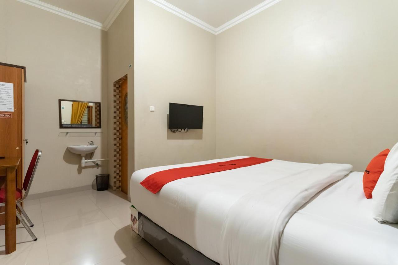 Reddoorz At Joyce Guest House Медан Экстерьер фото