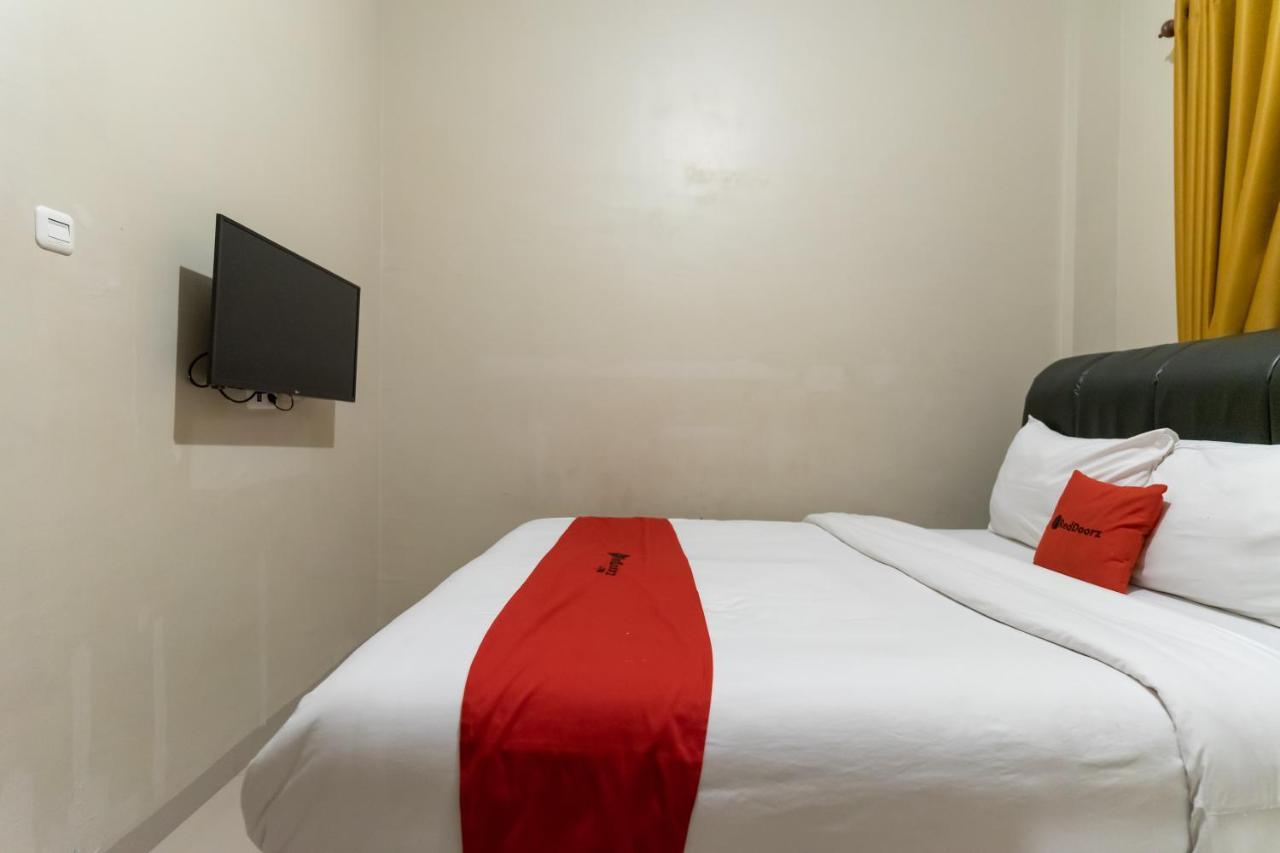 Reddoorz At Joyce Guest House Медан Экстерьер фото