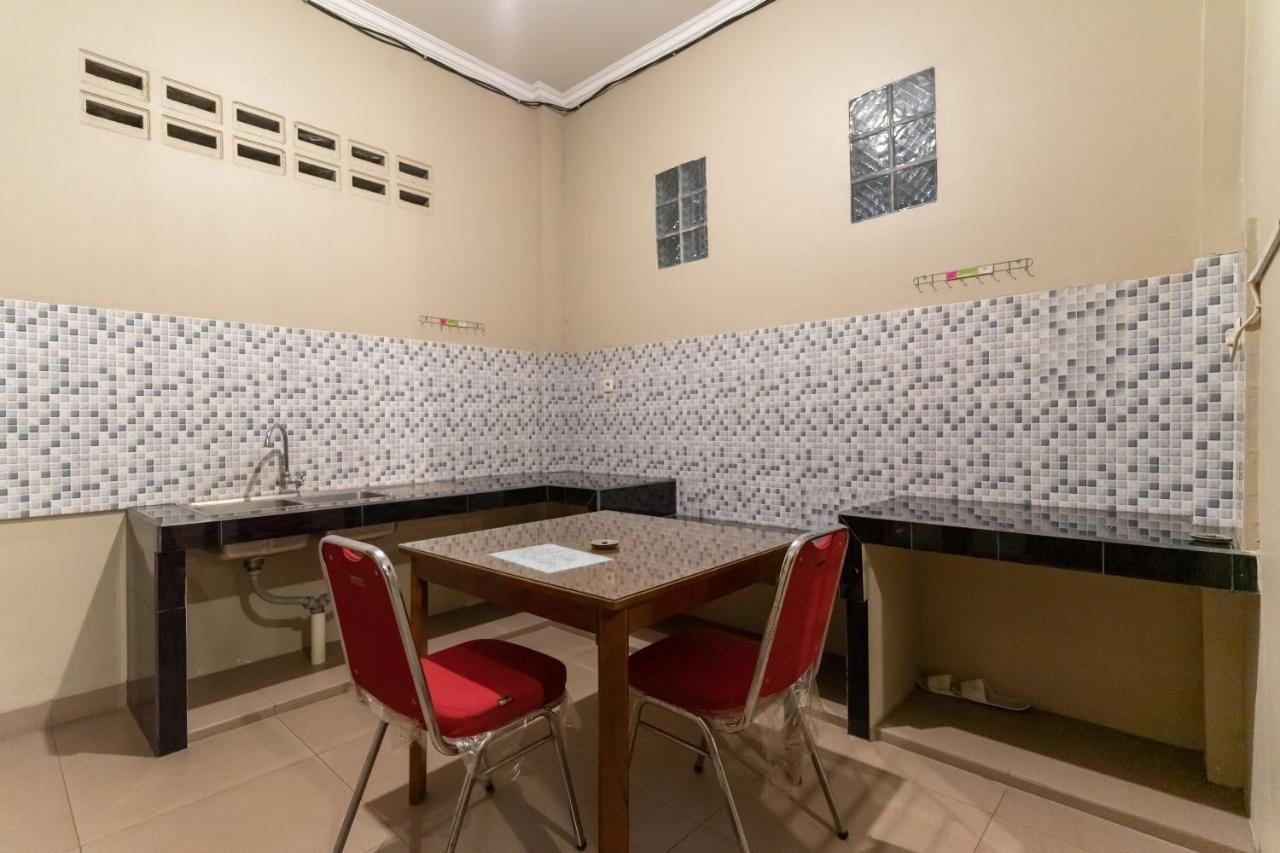 Reddoorz At Joyce Guest House Медан Экстерьер фото